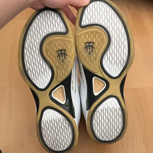 Vintage '05 Adidas T-Mac 5 White and Gold Sneakers - Picture 5 of 6